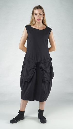 Women's boat neck, sleeveless ballon shape cargo dress, with two front patch pockets. Made in a stretch technical fabric from Black Label. In colour black. Front view. 