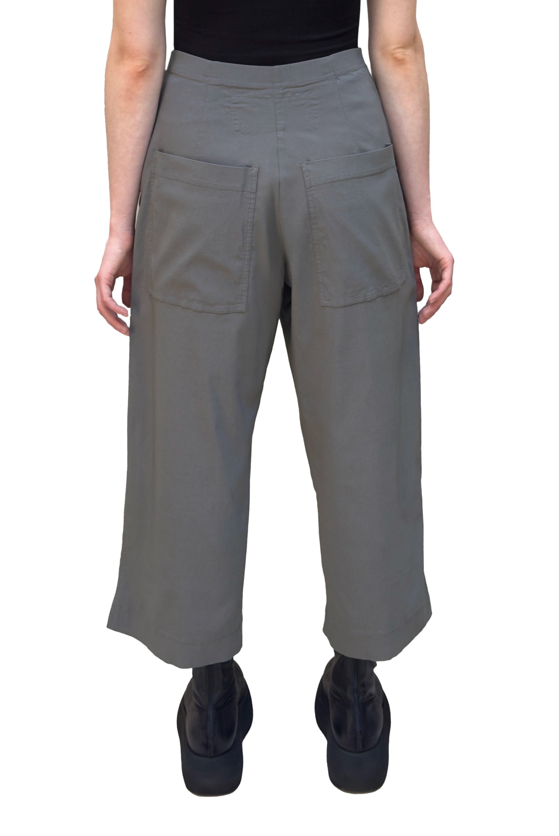 Women's regular rise wide leg pant with front slash pockets, back patch pockets and flat elastic waistband. Made in a stretch technical fabric from black Label. In colour dark grey. Back view. 