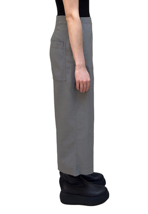 Women's regular rise wide leg pant with front slash pockets, back patch pockets and flat elastic waistband. Made in a stretch technical fabric from black Label. In colour dark grey. Side view. 