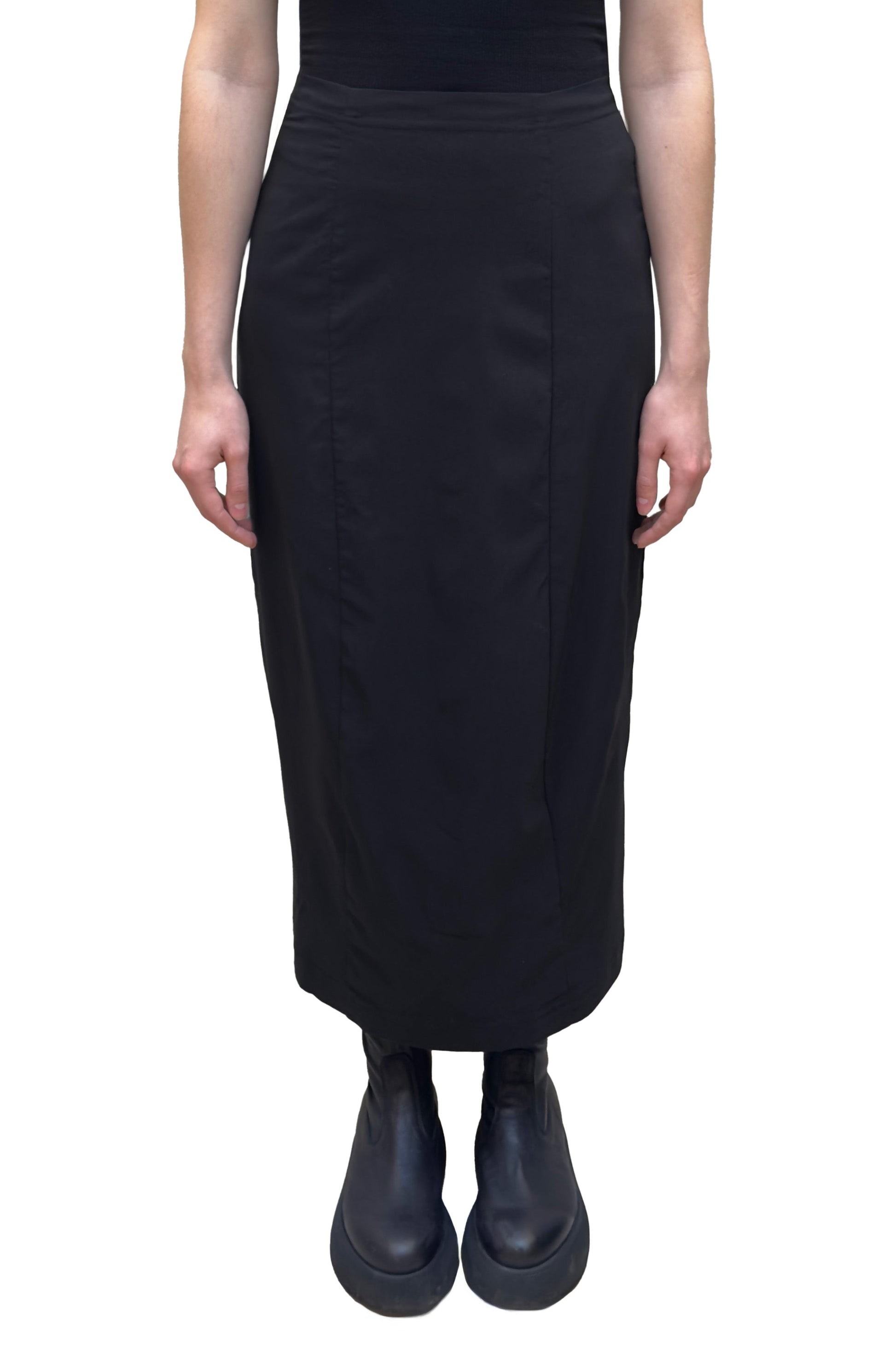 Women's ankle length fitted pencil skirt with a flat elastic waistband. Made in a technical fabric from Black Label. In colour black. Front view. 