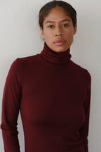 The Baby Rib Turtleneck Oxblood