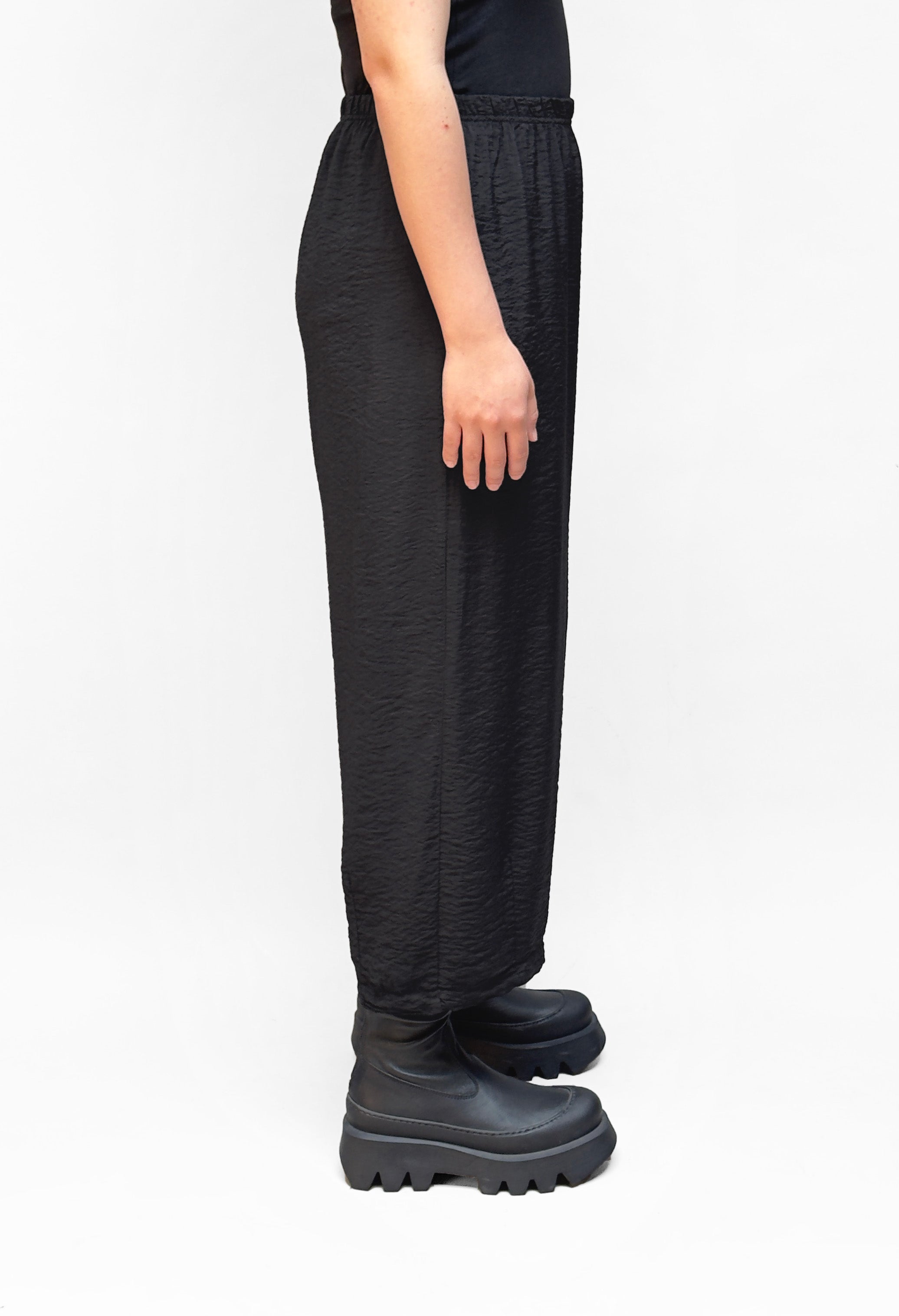 MOTION Parachute Cropped Darted Pant in Earth
