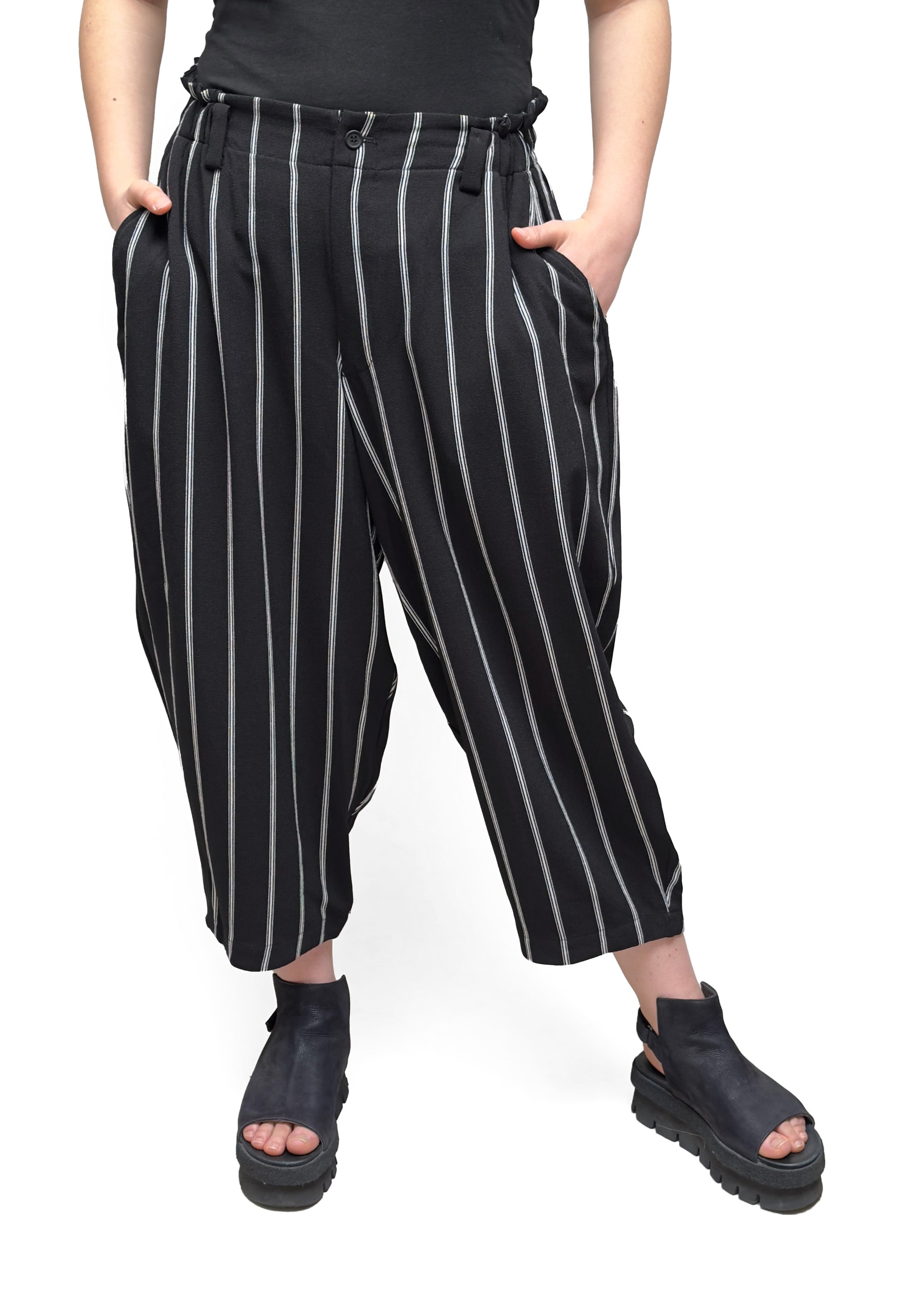 MOYURU Pocketed Curved Leg Pant in Stripes