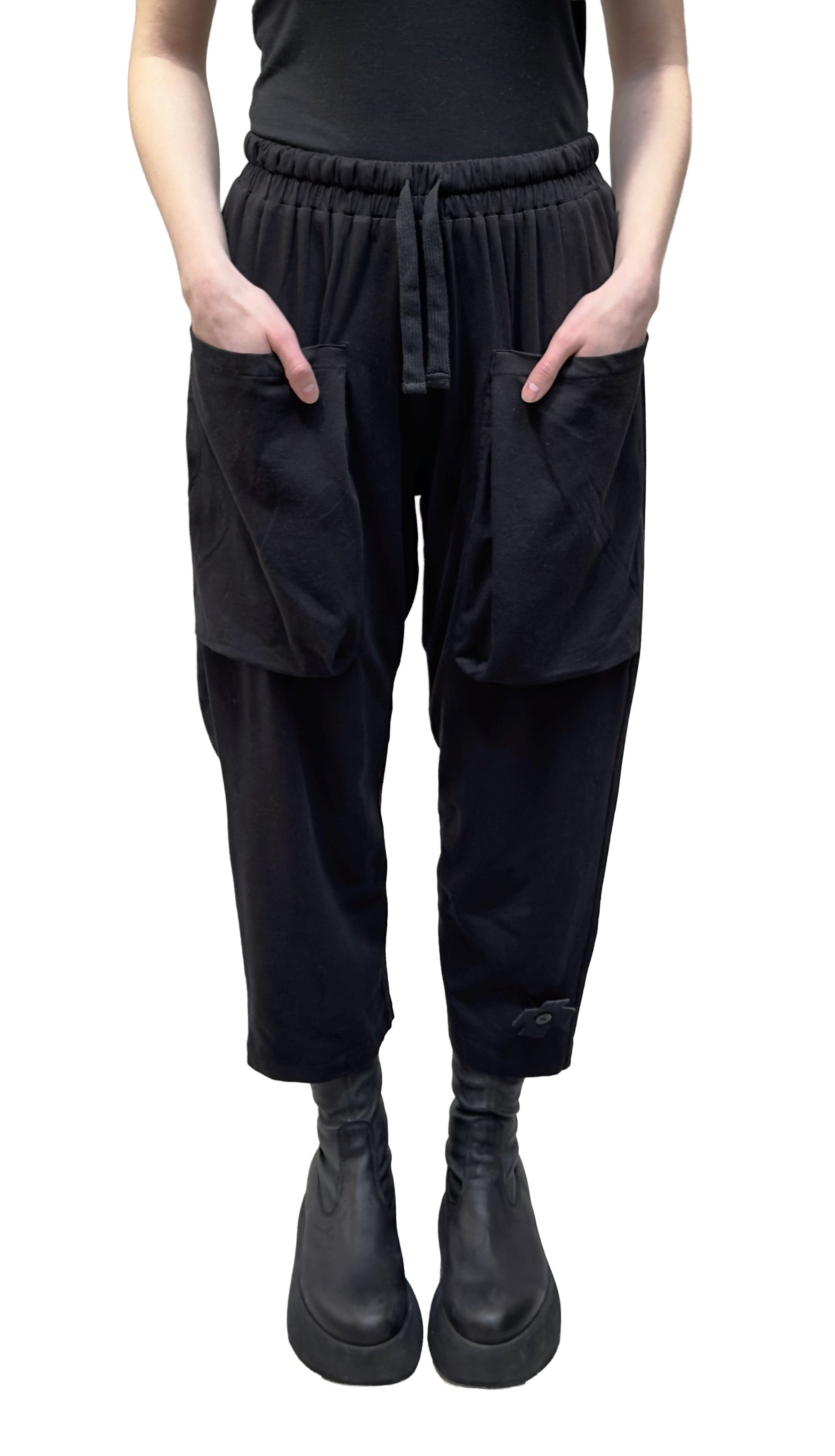 PLU Relaxed Pocketed Ankle Pant in Black