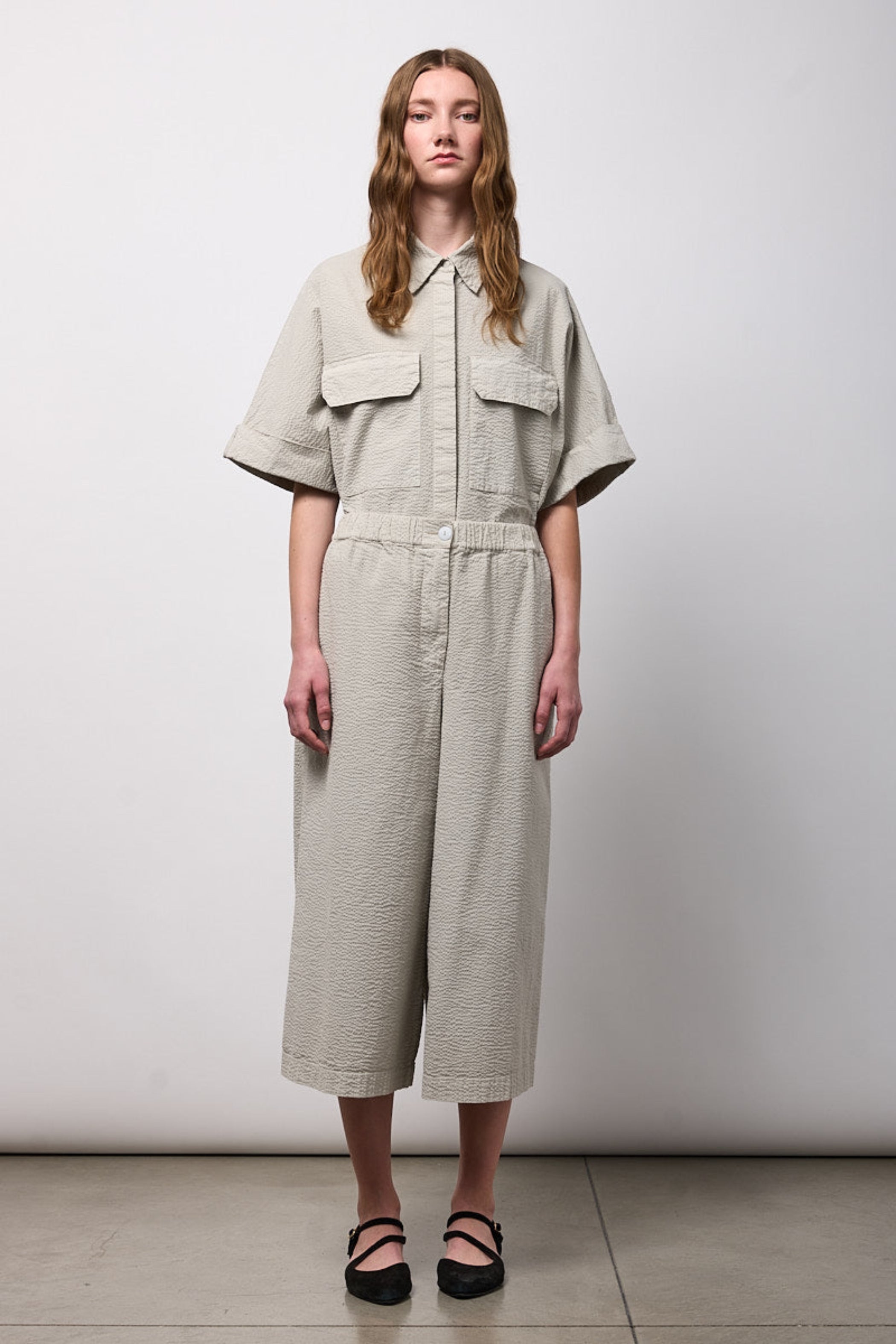NEIRAMI Cropped Wide Leg Pant in Shell
