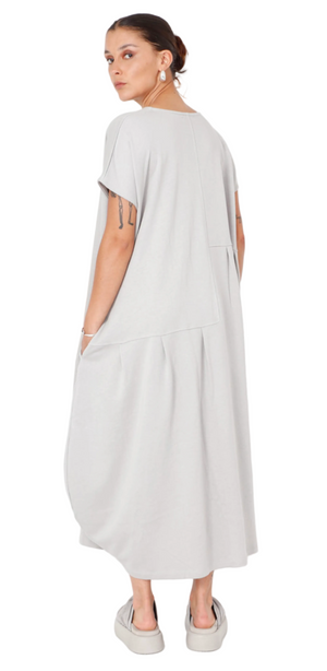Women's round neck, cap sleeve, long dress with pockets, made of French Terry fabric. In colour Pearl by Sort Aarhus. Back view. 