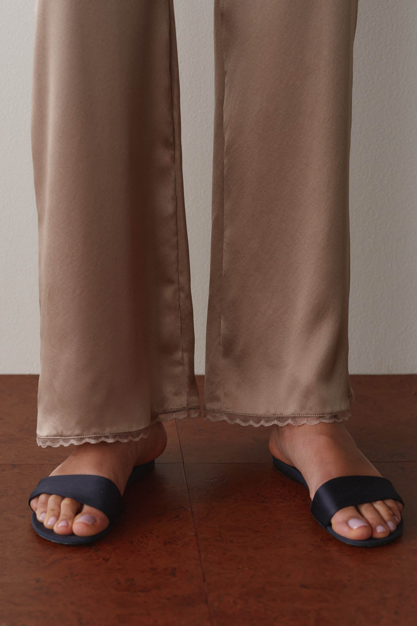 The Silk Lace Simple Pant