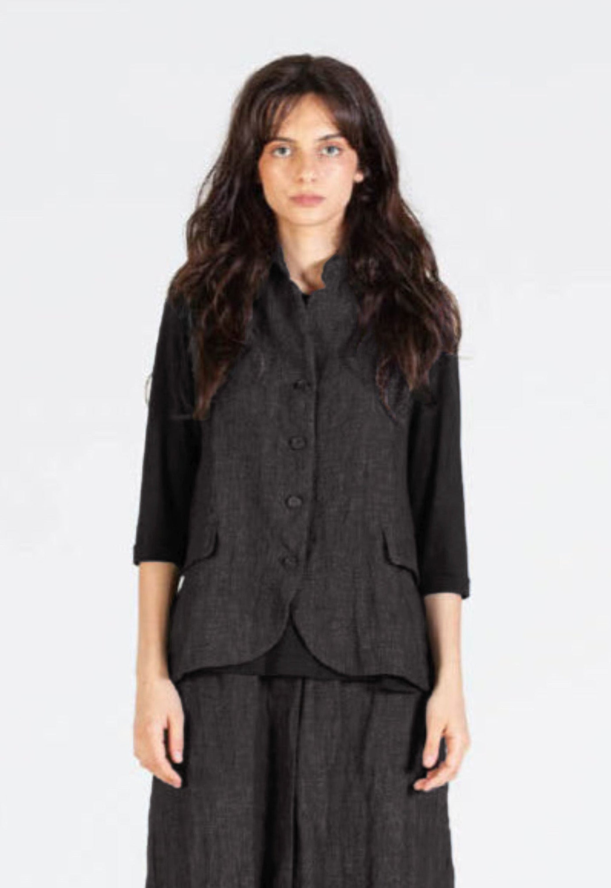 MAMA B Crinkled Linen Vest in Anthracite