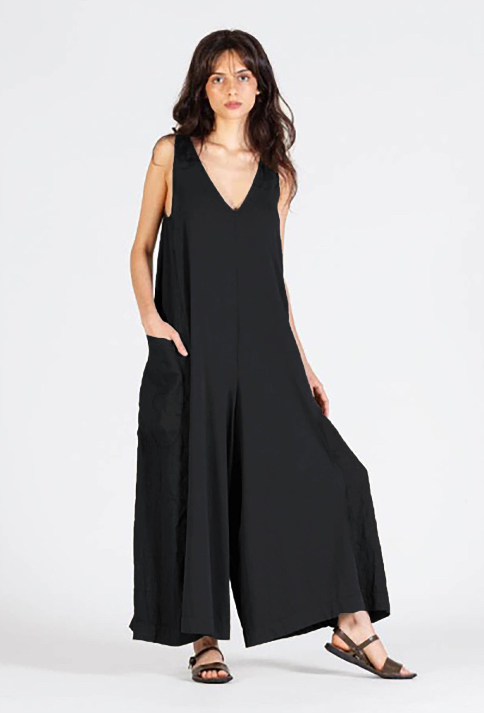 Women's V-neck wide leg jumpsuit with side linen inserts and pockets from Mama B. In colour black. Front view.
