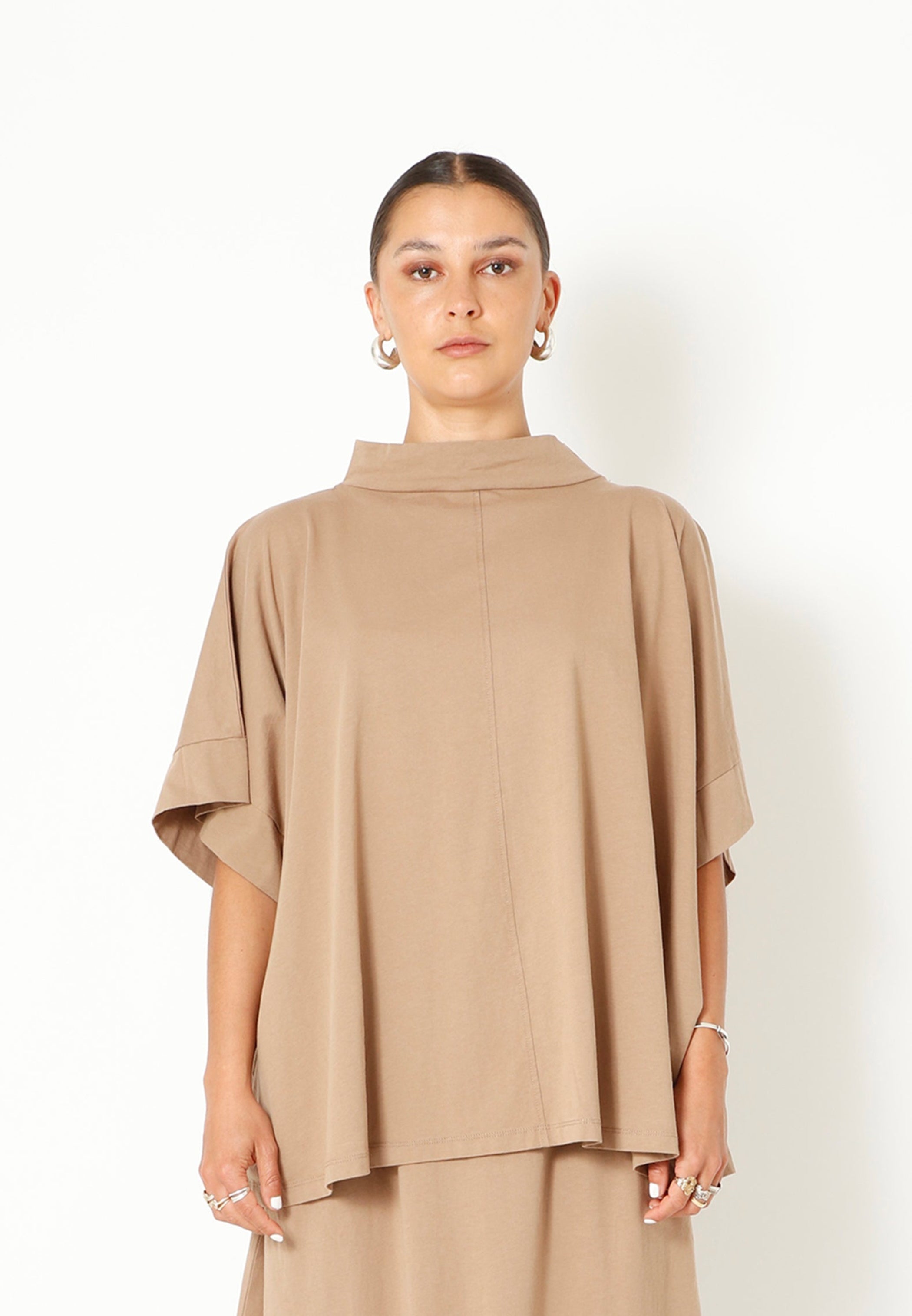 Sort Aarhus Relaxed Mock Neck Pullover in Taupe